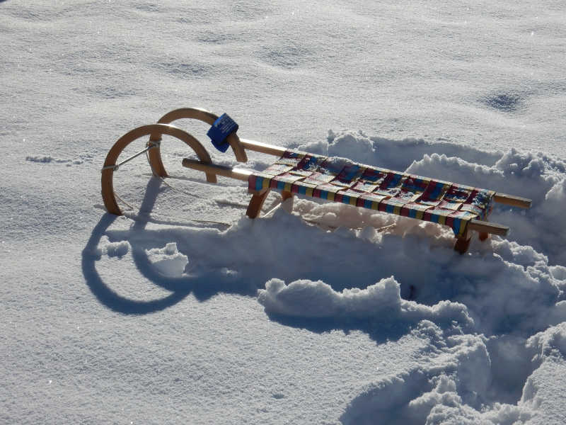 Freizeit - Winterfreizeit - Rodeln - Symbolfoto