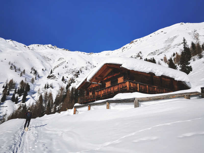 Freizeit - Winterfreizeit - Skitouren - Symbolfoto